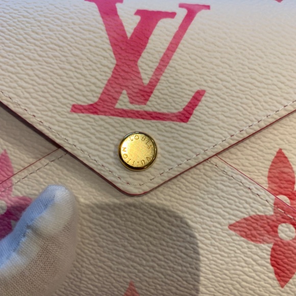 Brand New LOUIS VUITTON By The Pool Medium Kirigami Pochette - Picture 6 of 10